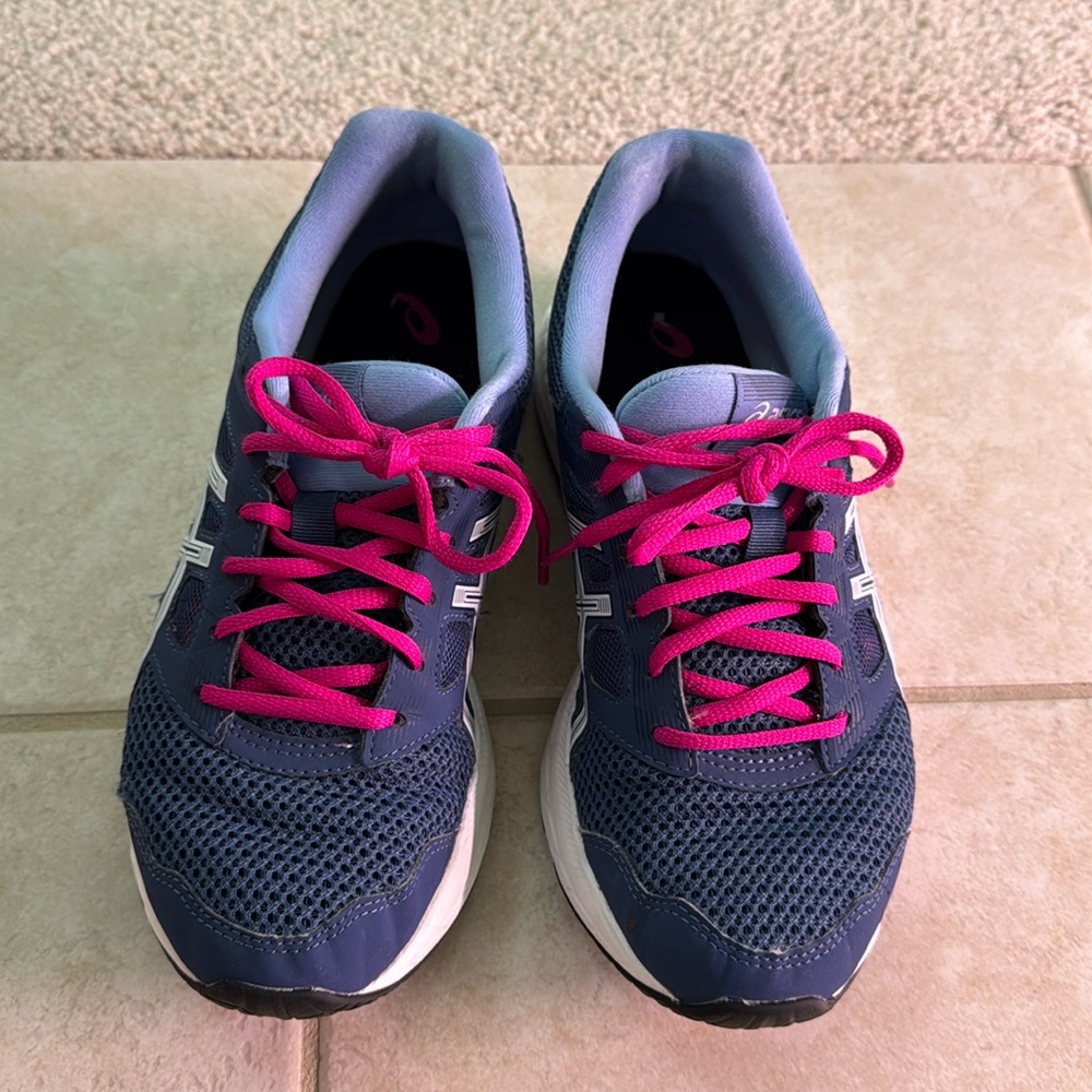 ASICS women’s size 8